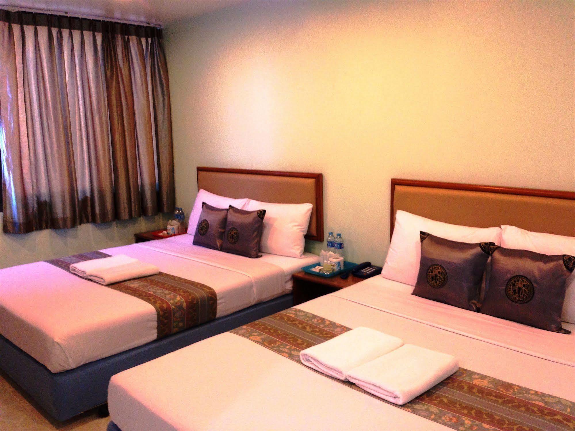 Siam Star Hotel Bangkok Exterior photo