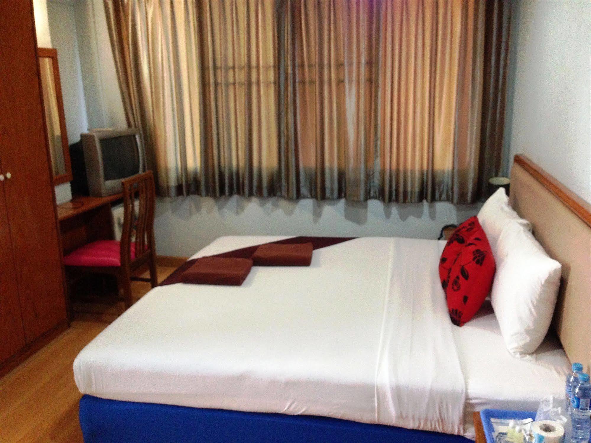 Siam Star Hotel Bangkok Exterior photo